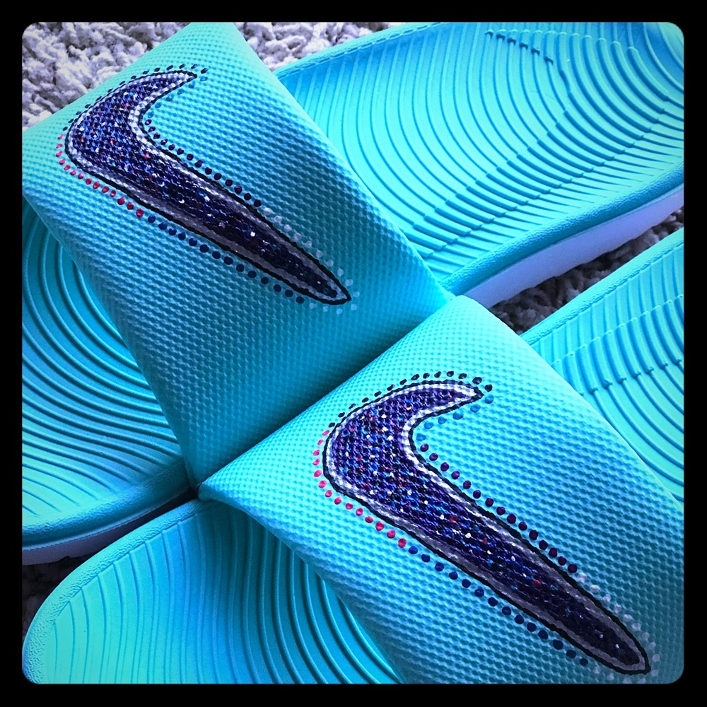 NWT Handpainted Nike slides- one of a kind: size 8